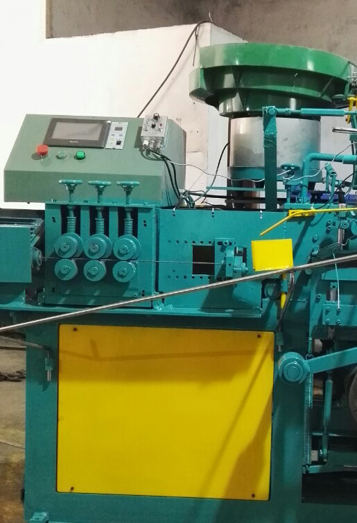      電鍍勾焊接衣架成型機(jī)     