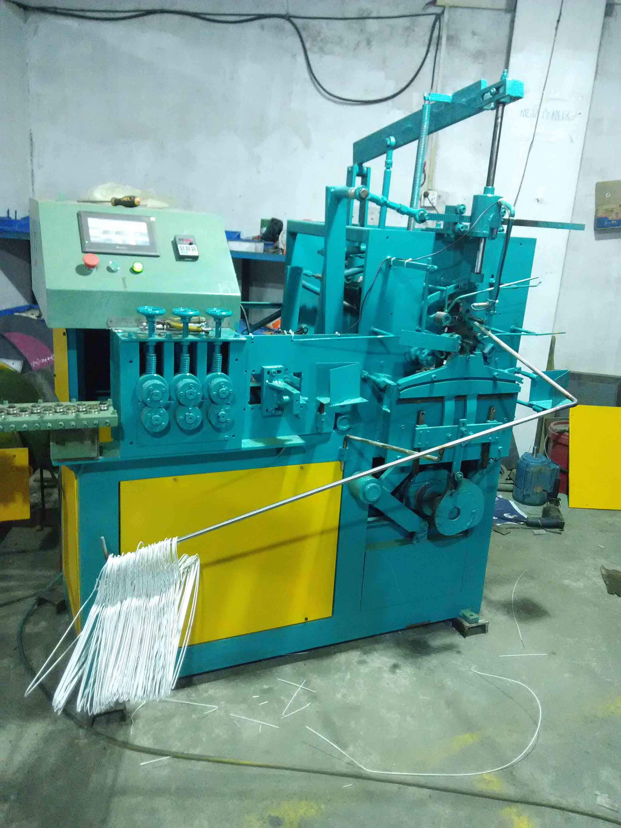           一次性衣架成型機(jī)     